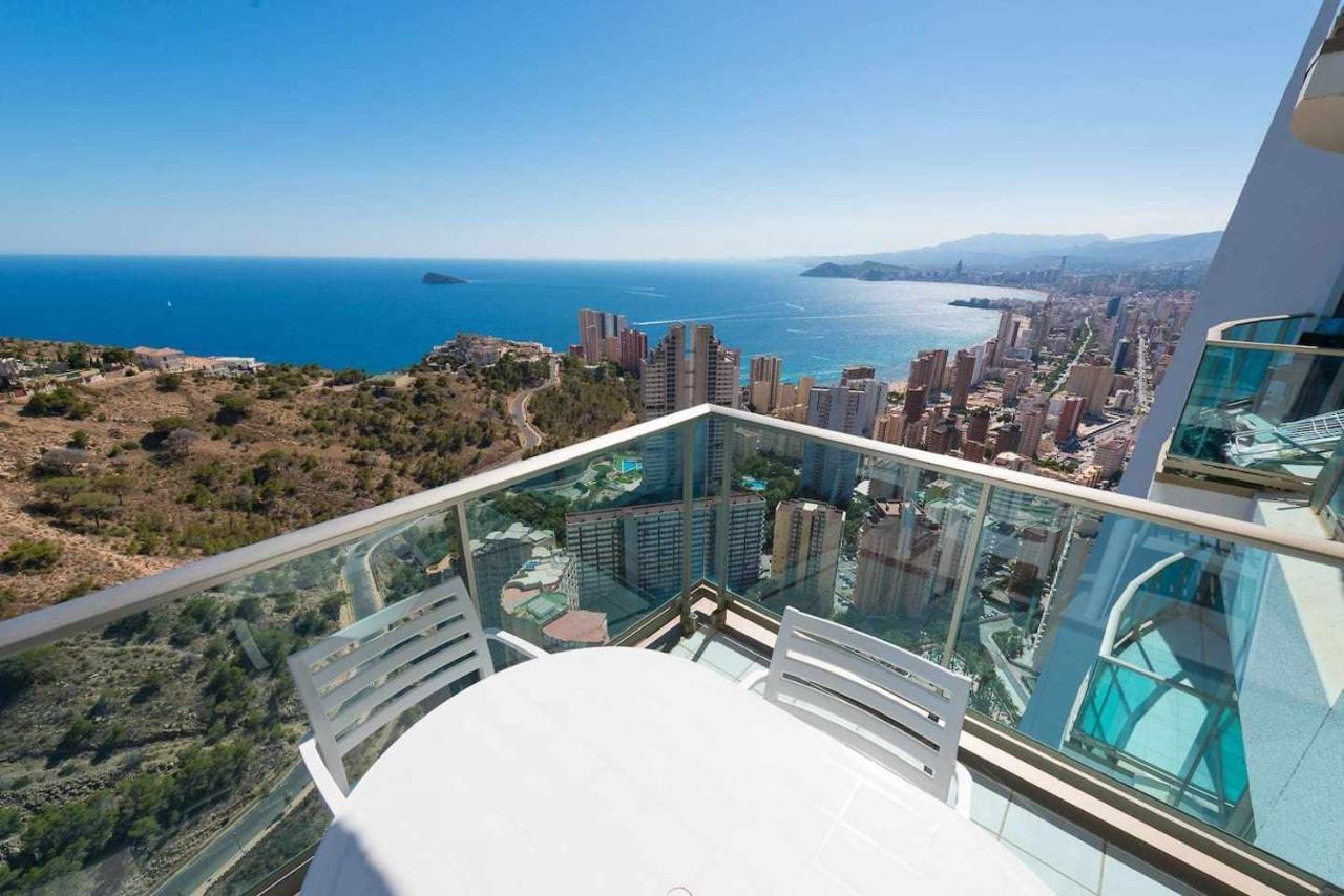 High Rise Apartment On The 39Th Floor With Private Terrace And Sea Views Benidorm Bagian luar foto