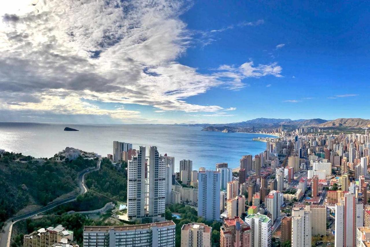 High Rise Apartment On The 39Th Floor With Private Terrace And Sea Views Benidorm Bagian luar foto