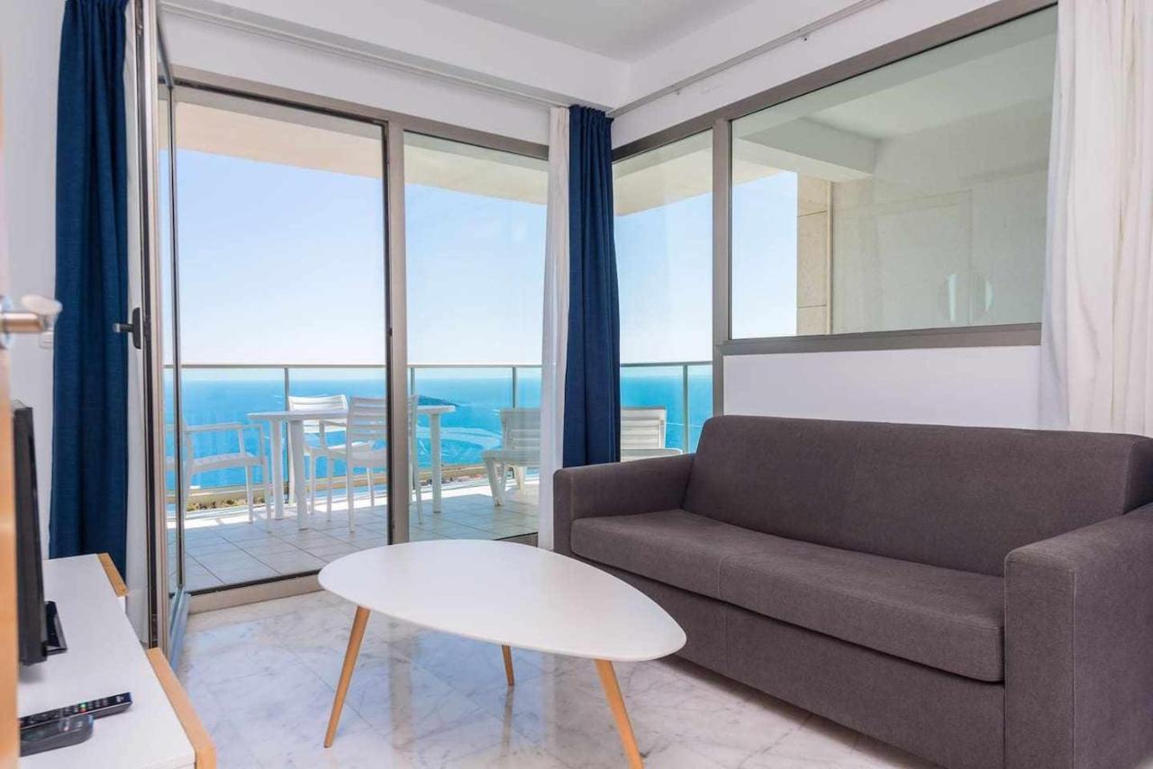 High Rise Apartment On The 39Th Floor With Private Terrace And Sea Views Benidorm Bagian luar foto